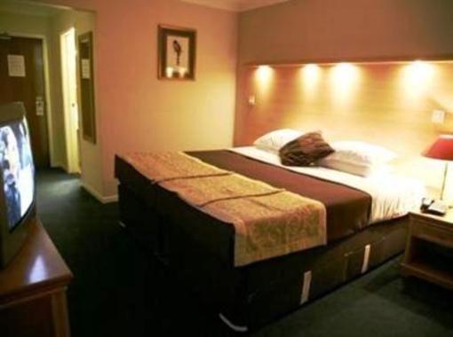 фото отеля Osterley Park Hotel London