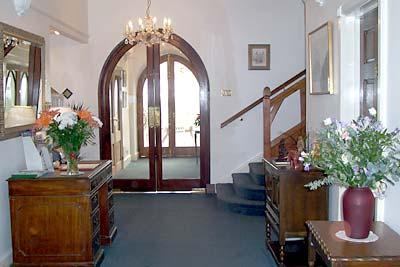 фото отеля Trumbles Gatwick B&B
