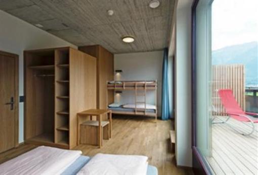 фото отеля Youthhostel Interlaken Ost