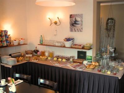 фото отеля De Zwaluw Hotel-Bar-Appartementen