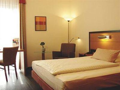 фото отеля Park Inn by Radisson Koeln City West