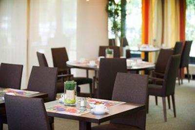 фото отеля Park Inn by Radisson Koeln City West