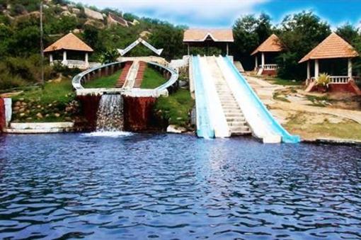 фото отеля Kishkinda Heritage Resort