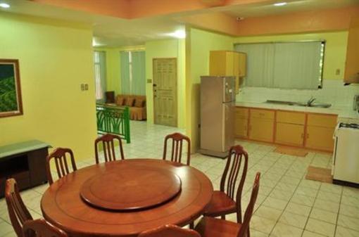 фото отеля White Mansion Davao