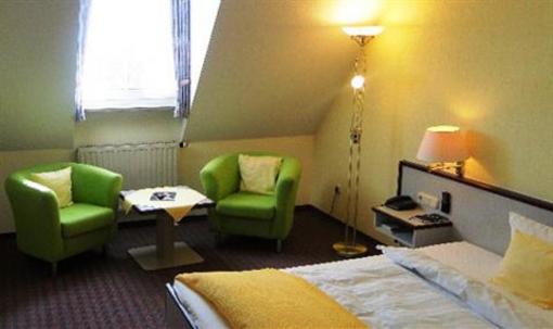 фото отеля Hotel Rhoener Land