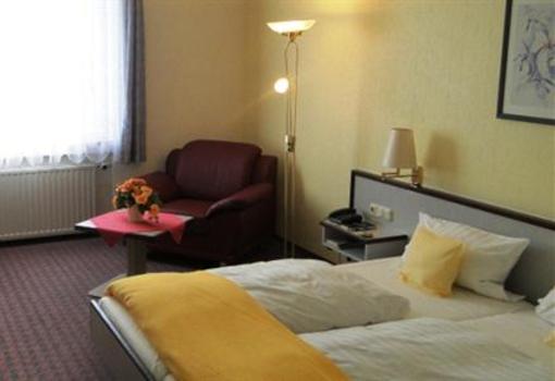 фото отеля Hotel Rhoener Land