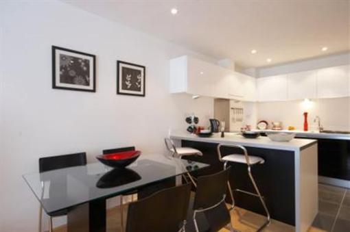фото отеля Flexi Lets@Printing House Square Apartments Guildford