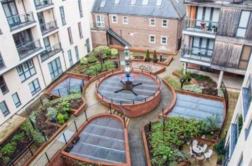 фото отеля Flexi Lets@Printing House Square Apartments Guildford