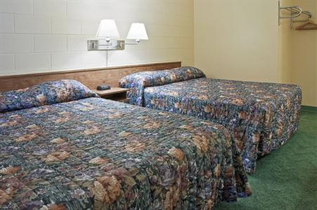 фото отеля Canada's Best Value Inn-Mile 0