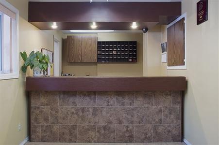 фото отеля Canada's Best Value Inn-Mile 0