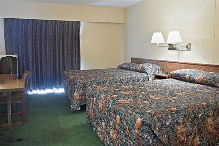 фото отеля Canada's Best Value Inn-Mile 0