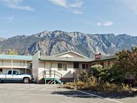 Canada's Best Value Inn-Mile 0