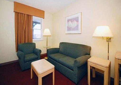 фото отеля Rodeway Inn & Suites Newport News