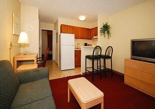 фото отеля Rodeway Inn & Suites Newport News