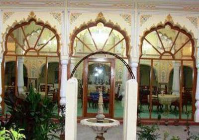 фото отеля Karnot Mahal