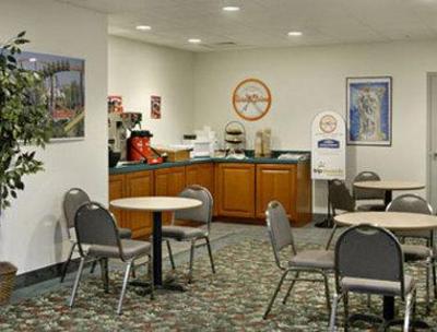 фото отеля Howard Johnson Express Inn Sandusky Cedar Point Entrance