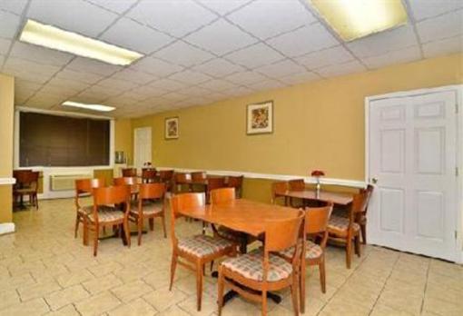 фото отеля Econo Lodge Colonial Heights