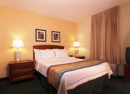 фото отеля TownePlace Suites Louisville North