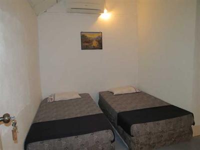 фото отеля KT Travellers Lodge