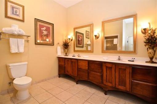 фото отеля BEST WESTERN PLUS Monica Royale Inn & Suites