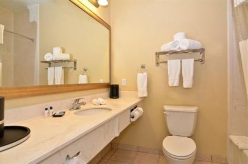 фото отеля BEST WESTERN PLUS Monica Royale Inn & Suites
