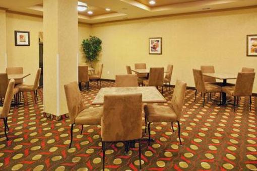 фото отеля Holiday Inn Express Hotel & Suites Lavonia
