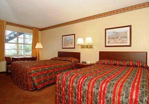 фото отеля Econo Lodge West Gainesville