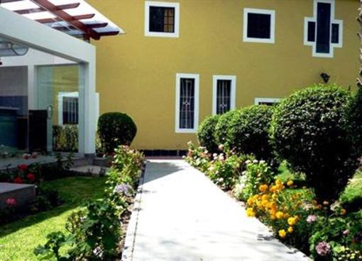 фото отеля Queen's Villa Hotel