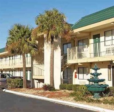 фото отеля Masters Inn Tampa Fairgrounds