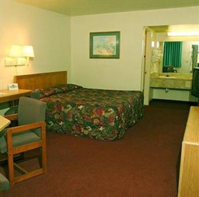 фото отеля Masters Inn Tampa Fairgrounds