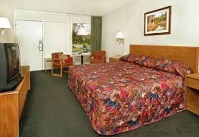 фото отеля Masters Inn Tampa Fairgrounds