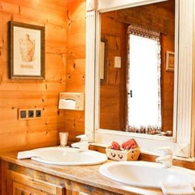 фото отеля Les Chalets de la Serraz