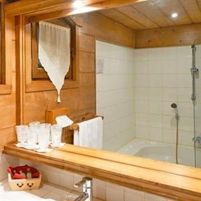фото отеля Les Chalets de la Serraz