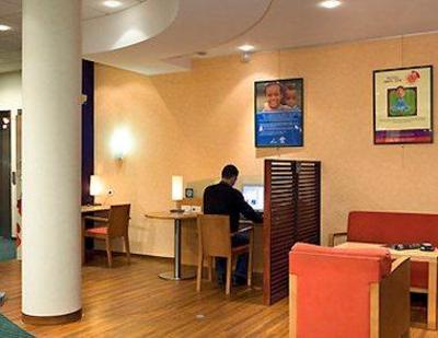фото отеля Hotel Ibis Paris Porte De Clichy Centre