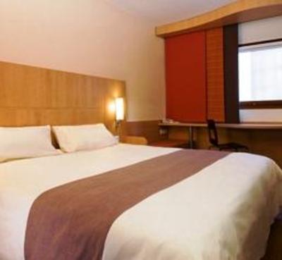 фото отеля Hotel Ibis Paris Porte De Clichy Centre