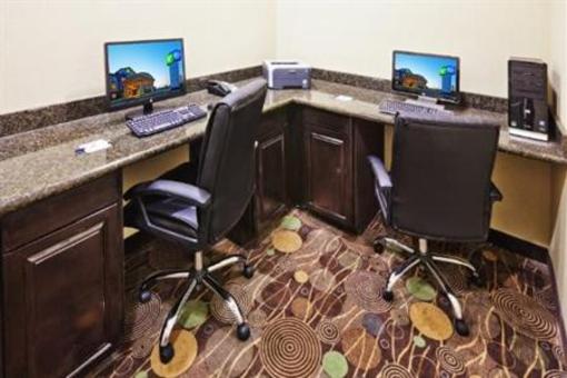 фото отеля Holiday Inn Express Hotel & Suites Okmulgee