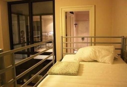 фото отеля The Living Roof Hostel Madrid