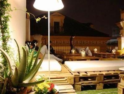 фото отеля The Living Roof Hostel Madrid
