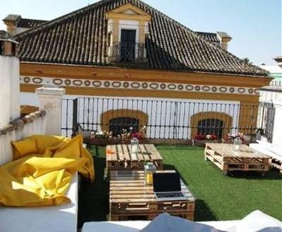 фото отеля The Living Roof Hostel Madrid