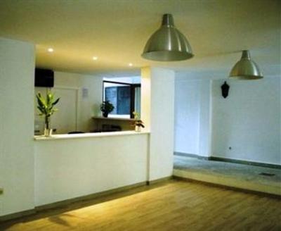 фото отеля The Living Roof Hostel Madrid