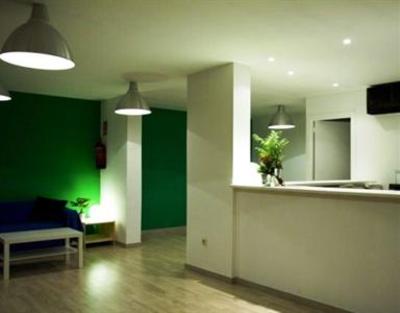 фото отеля The Living Roof Hostel Madrid