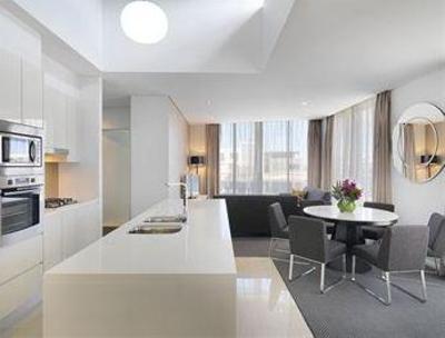 фото отеля Meriton Serviced Apartments Zetland