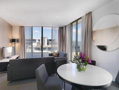 фото отеля Meriton Serviced Apartments Zetland