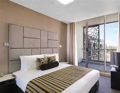 фото отеля Meriton Serviced Apartments Zetland