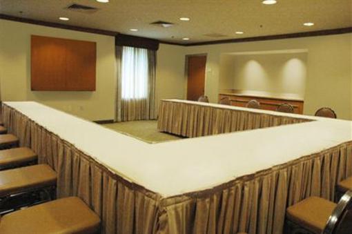 фото отеля Holiday Inn Express Warwick Providence