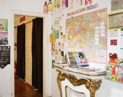 фото отеля 3Dogs Hostel