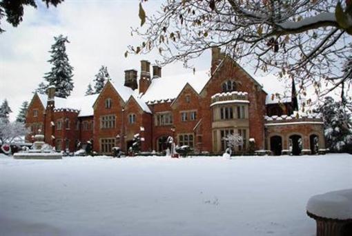 фото отеля Thornewood Castle Inn and Gardens