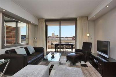 фото отеля Canal Quays Apartments Cape Town