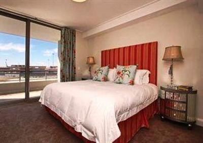 фото отеля Canal Quays Apartments Cape Town
