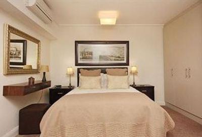 фото отеля Canal Quays Apartments Cape Town